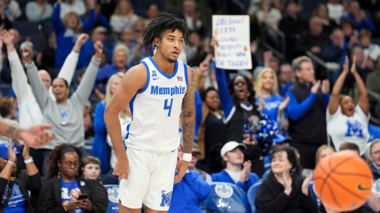 34) Memphis Tigers