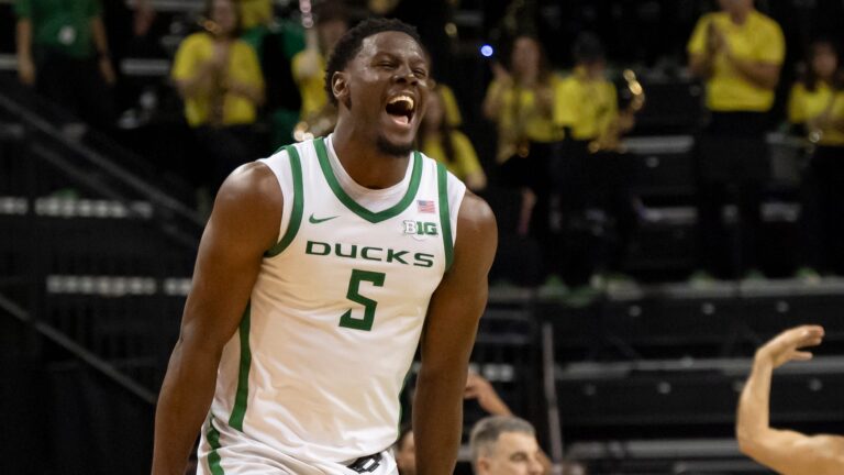 32) Oregon Ducks