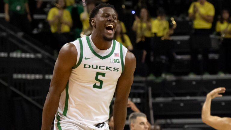 32) Oregon Ducks