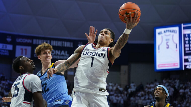23) UConn Huskies