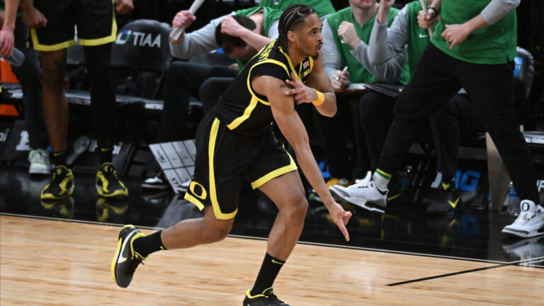 33) Oregon Ducks