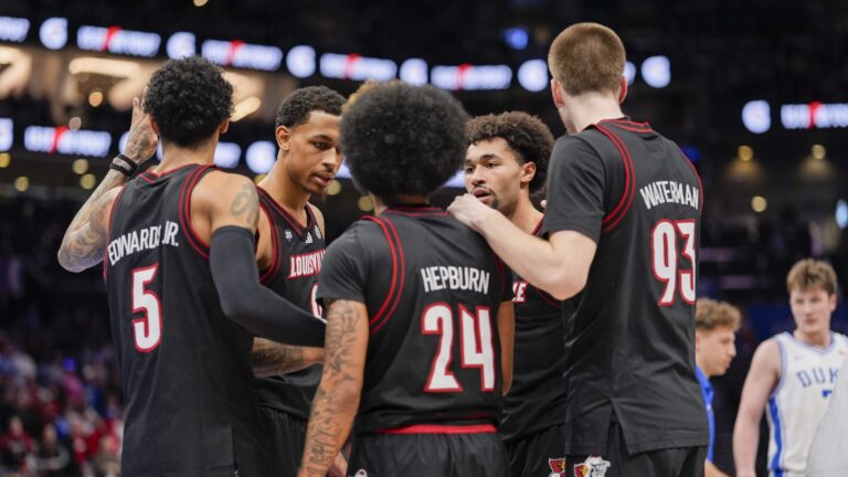 31) Louisville Cardinals