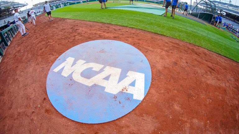 21) Coastal Carolina Chanticleers