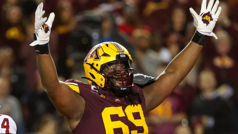 16) Aireontae Ersery, OT, Minnesota