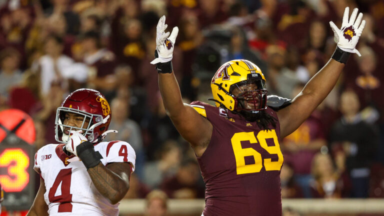 34) OT Aireontae Ersery, Minnesota