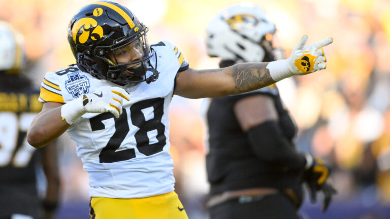 53. Kamari Moulton - Iowa Hawkeyes