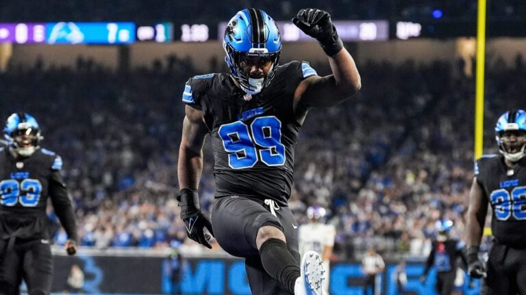 2. Za'Darius Smith, DE