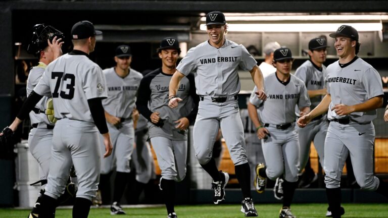 15) Vanderbilt Commodores