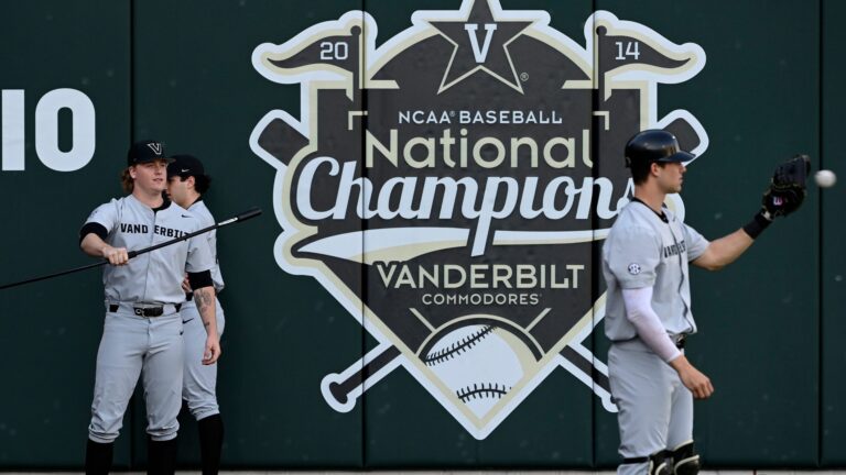 17) Vanderbilt Commodores