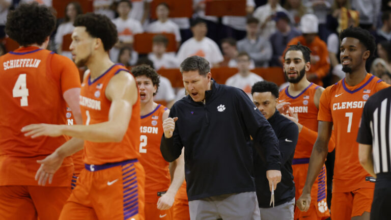 12) Clemson Tigers