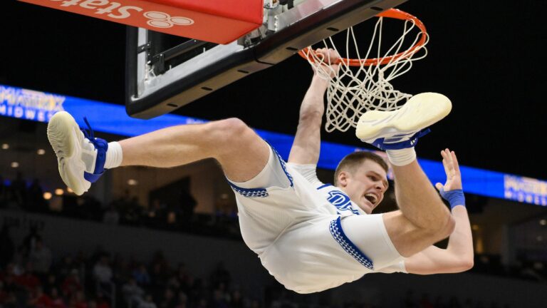 2. Bennett Stirtz, Iowa