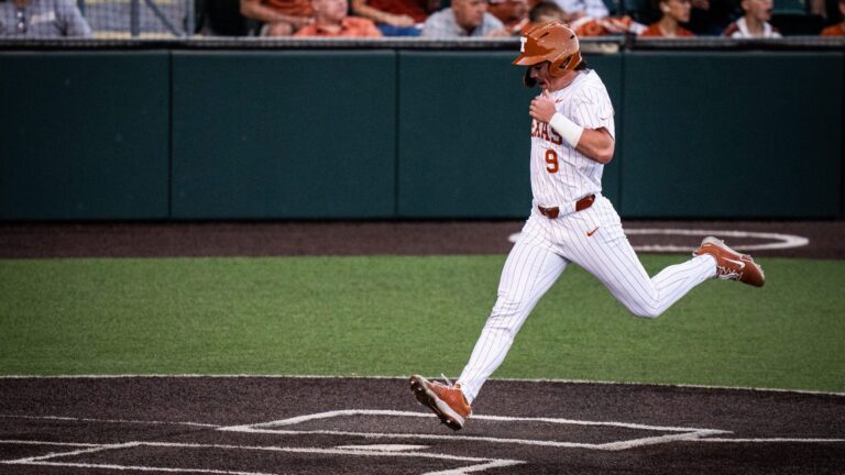 2) Texas Longhorns