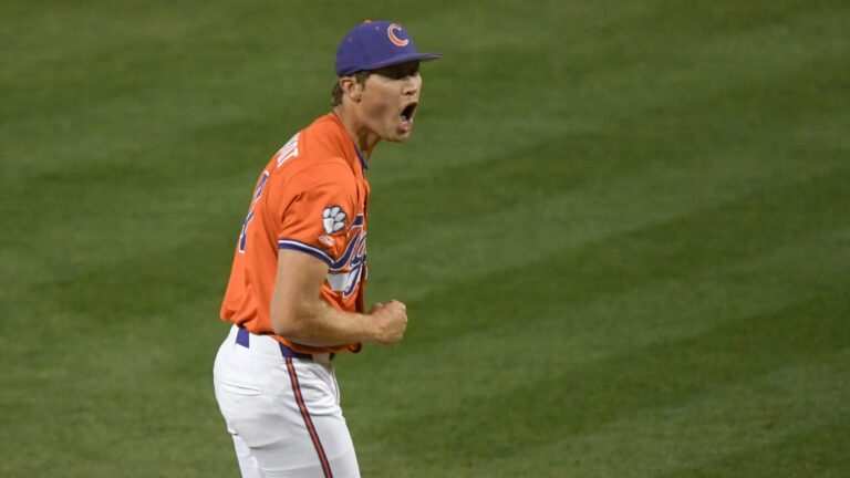 3) Clemson Tigers