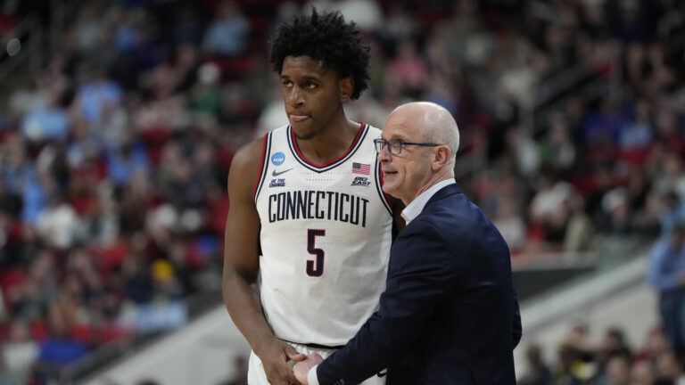 2) UConn Huskies