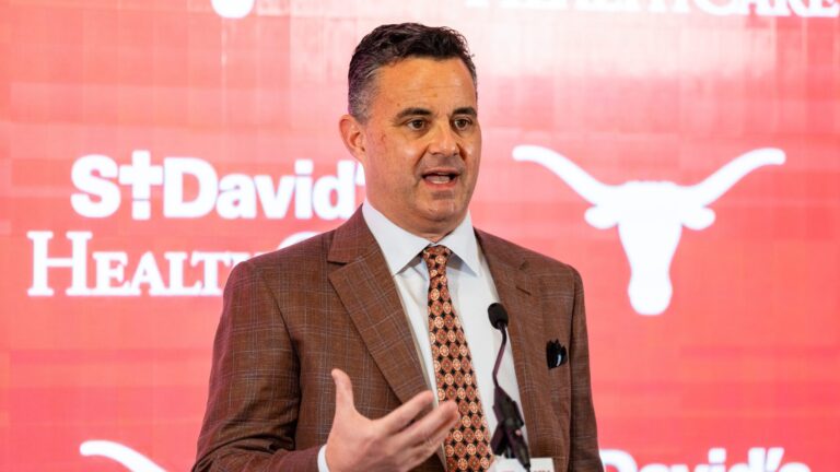 15) Texas Longhorns