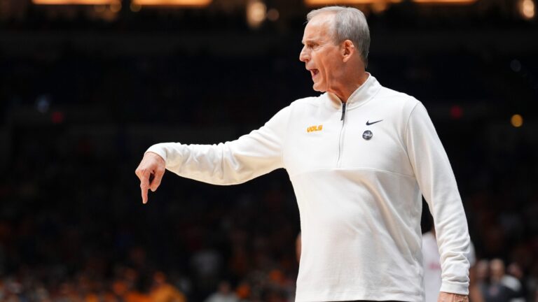 3) Tennessee Volunteers