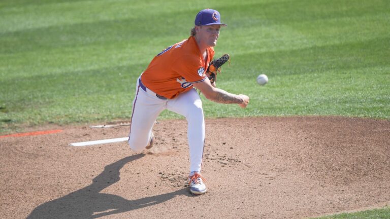 3) Clemson Tigers
