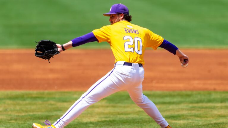 2) LSU Tigers