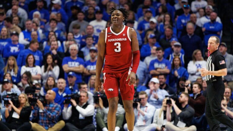 30) F Adou Thiero, Arkansas