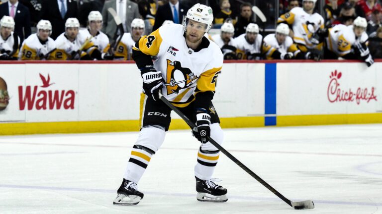 27. Matt Grzelcyk