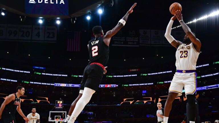 1) Los Angeles Lakers