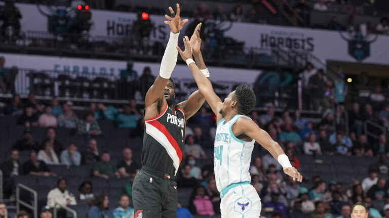 3) Charlotte Hornets