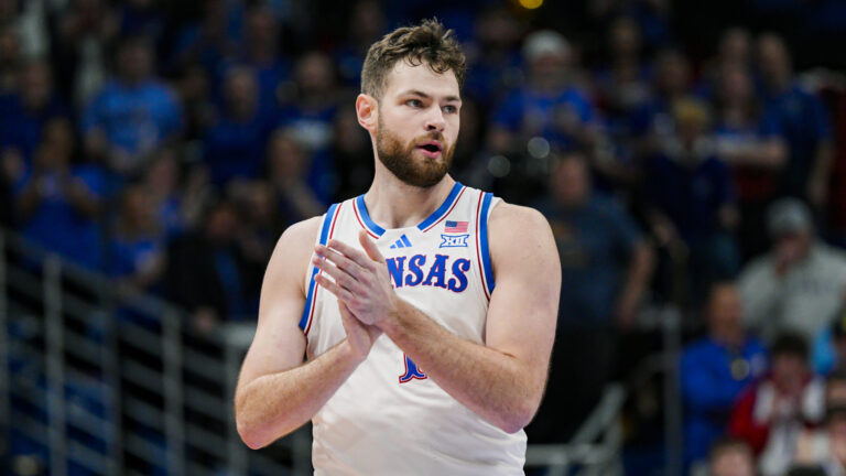 9) C Hunter Dickinson, Kansas
