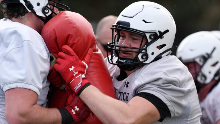 39) Monroe Mills, Offensive Tackle