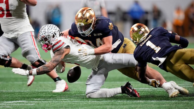 27. Drayk Bowen, Notre Dame