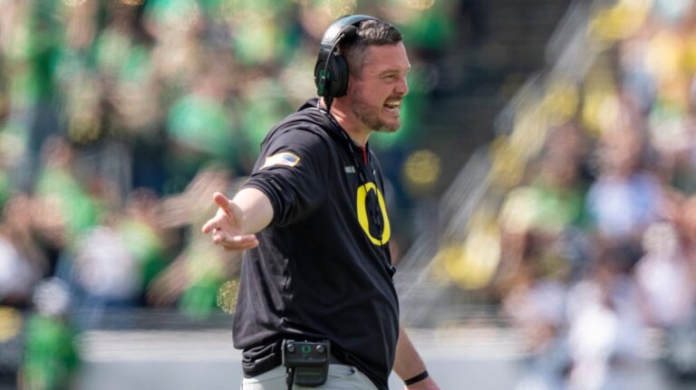 3) Oregon Ducks