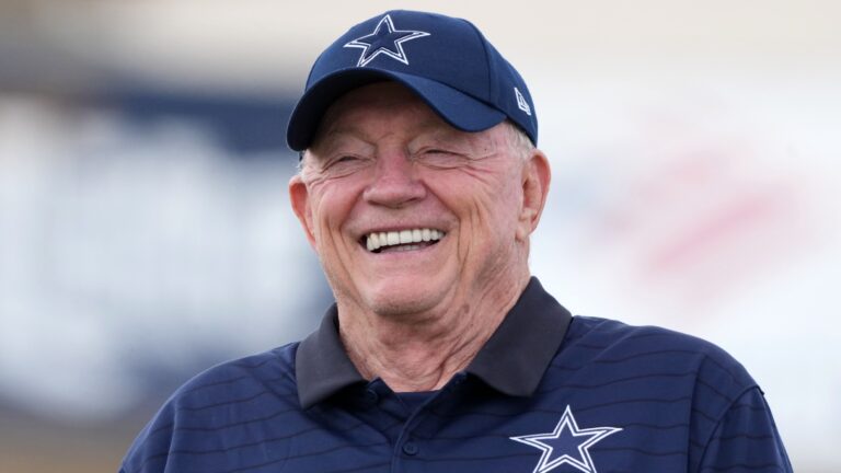 1. Dallas Cowboys ($12.8 Billion)