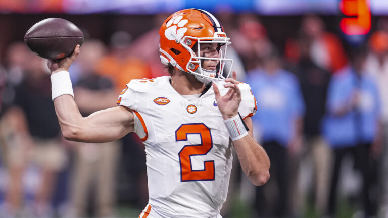 4) Clemson Tigers
