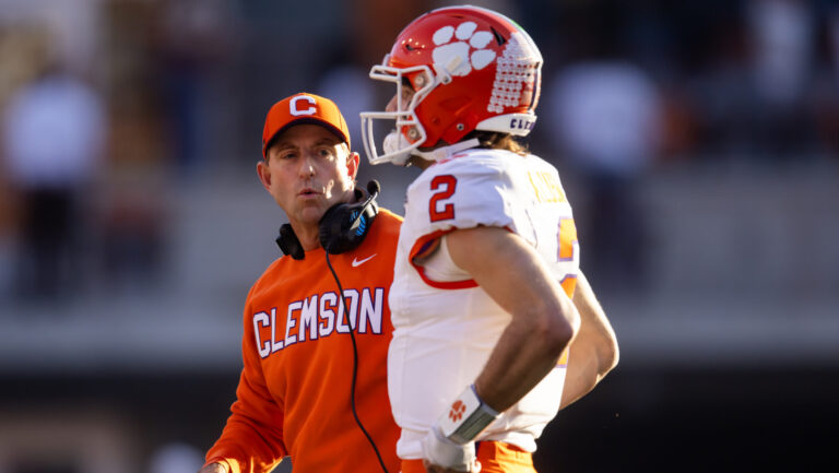 4) Clemson Tigers