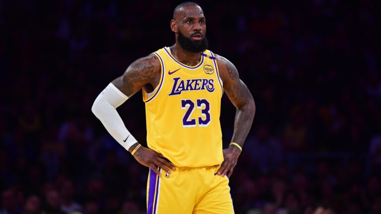 T6. LeBron James (94 OVR)