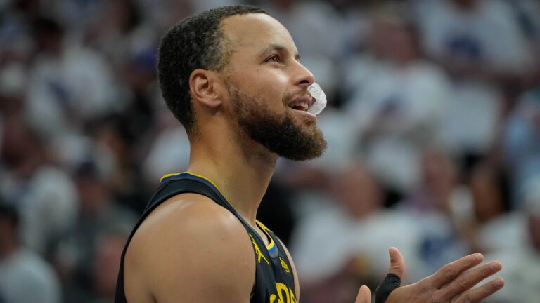 T6. Stephen Curry (94 OVR)
