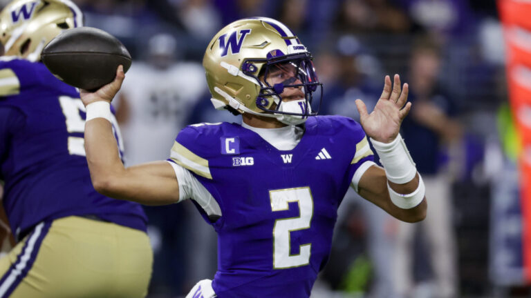 8) Washington Huskies