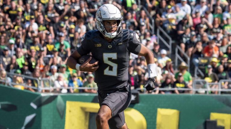 3) Oregon Ducks