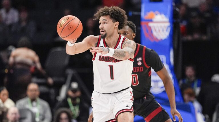 11) Louisville Cardinals