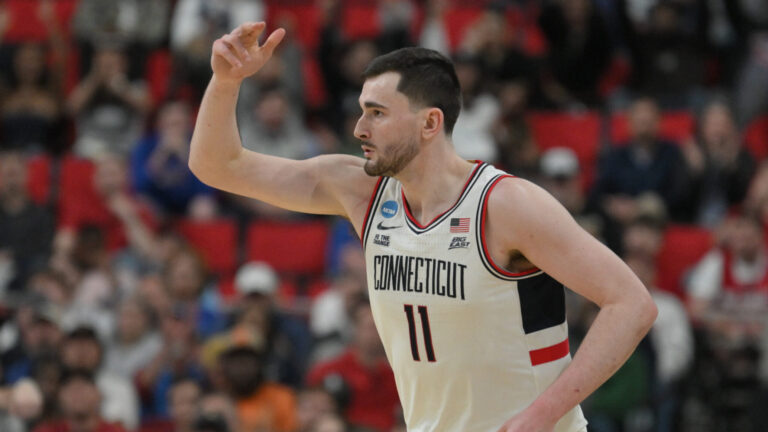 4) UConn Huskies