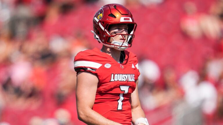 17) Louisville Cardinals