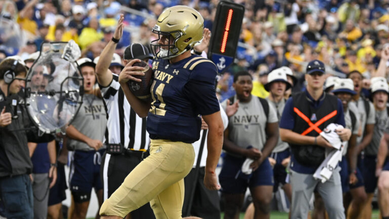 15) Navy Midshipmen