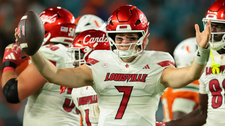 9) Louisville Cardinals