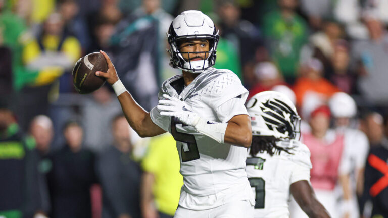 2) Oregon Ducks