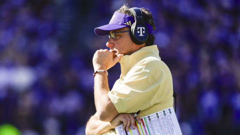17) Washington Huskies