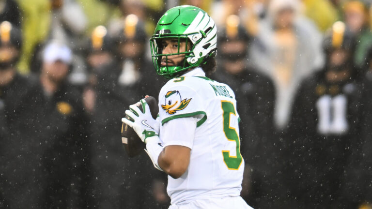 2) Oregon Ducks | Trend: +1