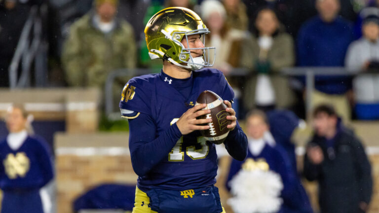 3) Notre Dame Fighting Irish | Trend: +1