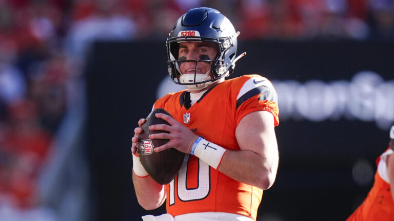 2) Denver Broncos