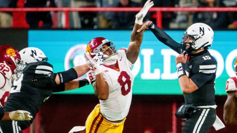 35) DL Devan Thompkins, USC