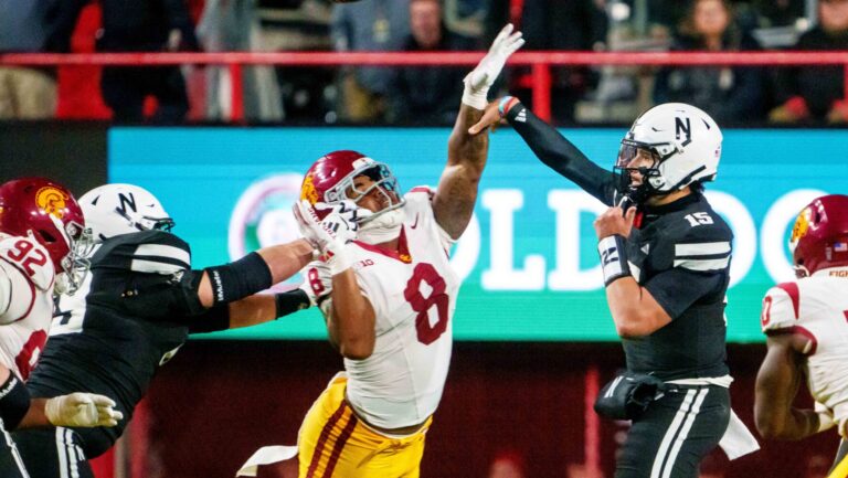 19) DL Devan Thompkins, USC