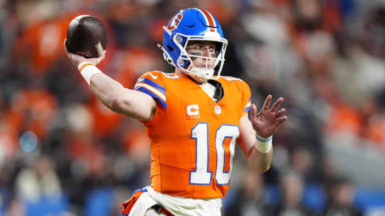 2) Denver Broncos